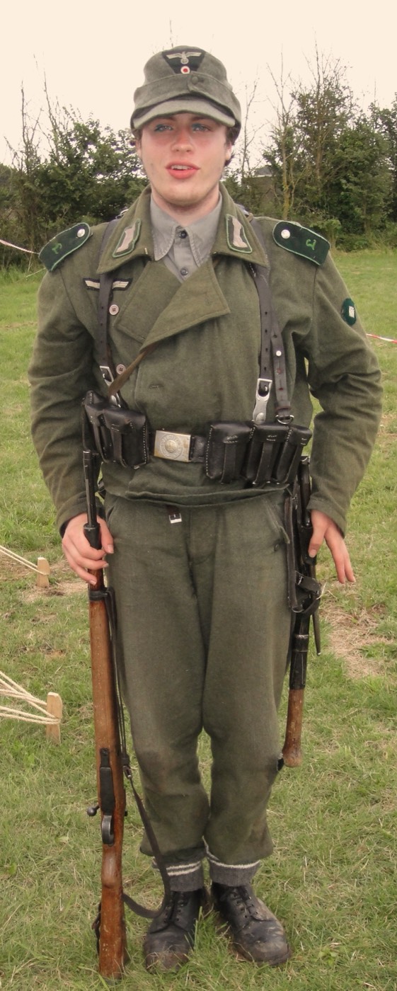A member in the full Grenadier basic loadout, seen from the front